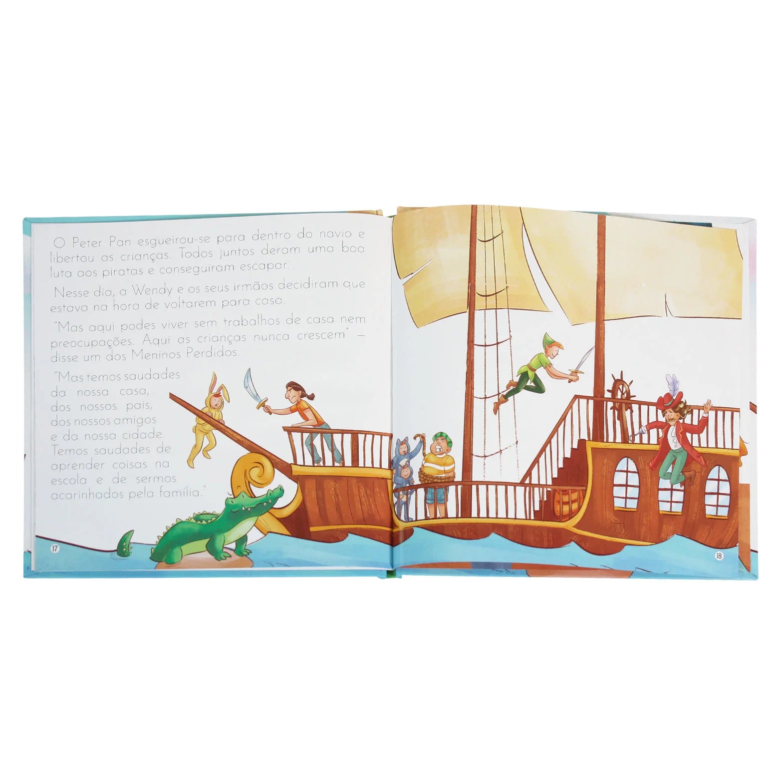 Peter Pan fairy tale book pages in Portuguese